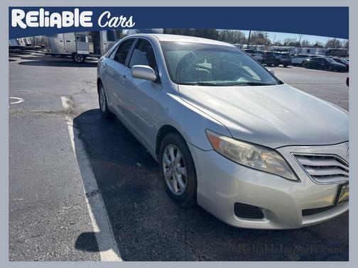 Classic Silver 2011 Toyota Camry SE