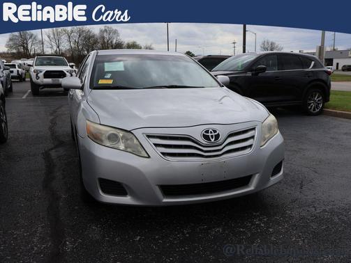 Classic Silver 2011 Toyota Camry SE
