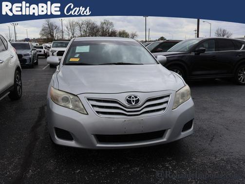 Classic Silver 2011 Toyota Camry SE
