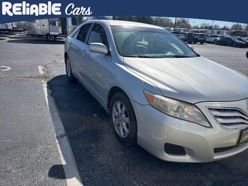 Classic Silver 2011 Toyota Camry SE