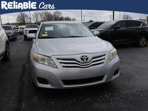 Classic Silver 2011 Toyota Camry SE