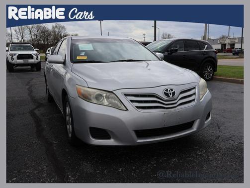 Classic Silver 2011 Toyota Camry SE