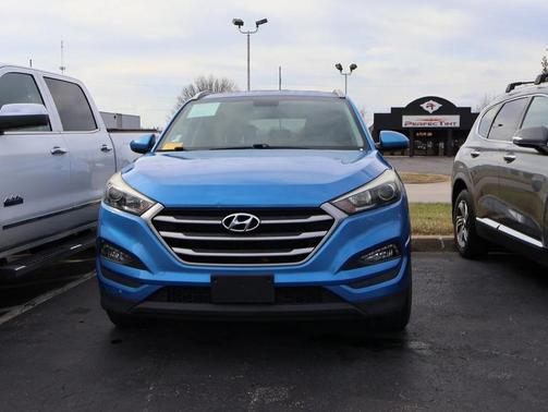 2017 Hyundai TUCSON SE