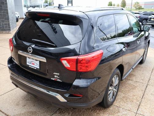 2019 Nissan Pathfinder SL