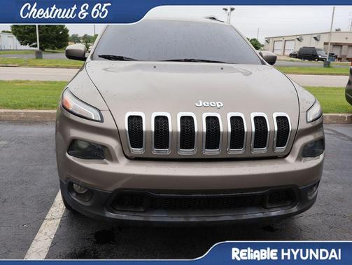 Light Brownstone Pearlcoat 2017 Jeep Cherokee Latitude