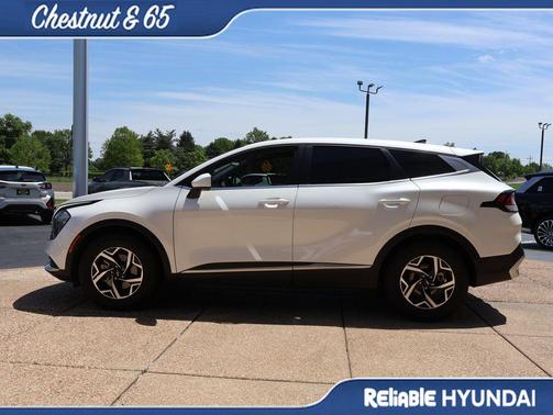 Snow White Pearl 2023 Kia Sportage LX