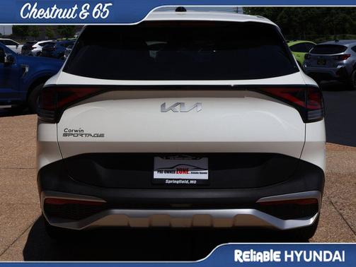 Snow White Pearl 2023 Kia Sportage LX