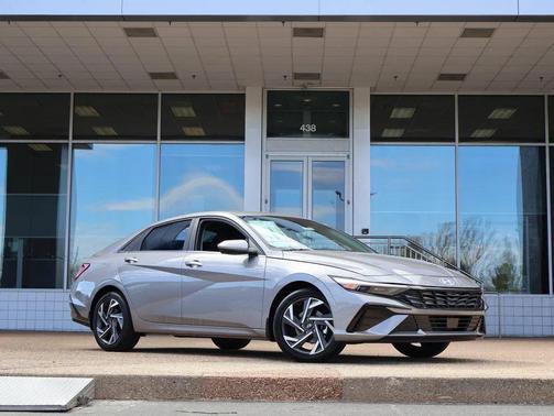 2025 Hyundai ELANTRA SEL