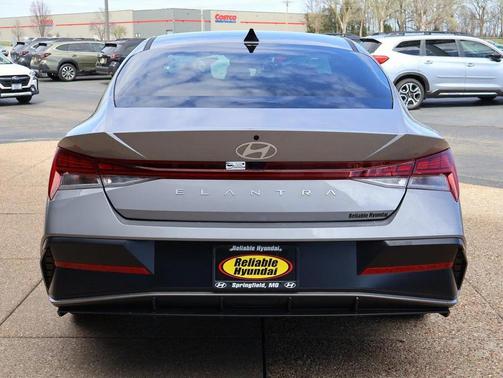 2025 Hyundai ELANTRA SEL