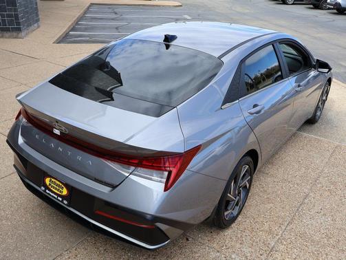 2025 Hyundai ELANTRA SEL