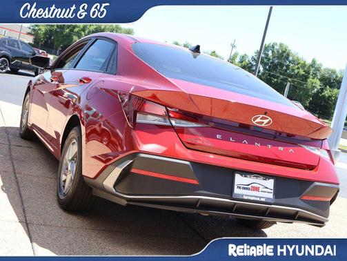Ultimate Red 2025 Hyundai ELANTRA SE