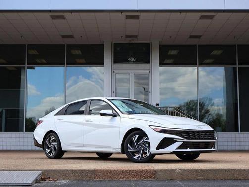 2025 Hyundai ELANTRA Limited