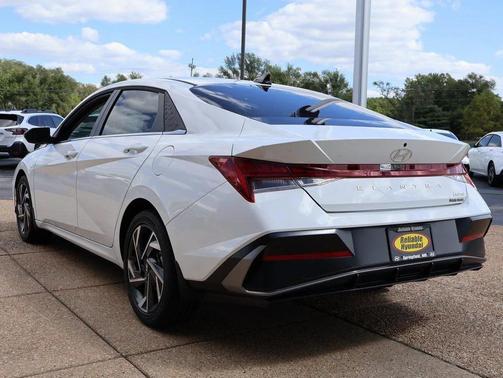 2025 Hyundai ELANTRA Limited