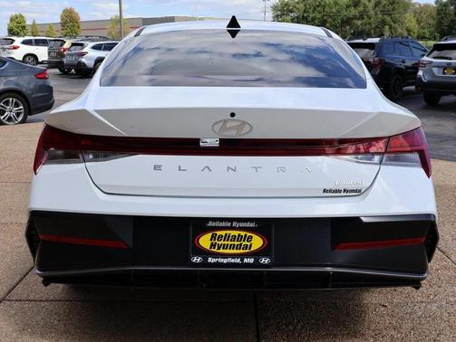 2025 Hyundai ELANTRA Limited