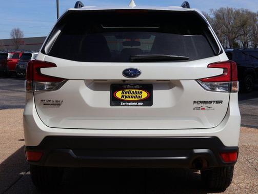 Crystal White Pearl 2023 Subaru Forester Premium