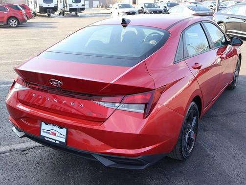 2021 Hyundai ELANTRA SEL
