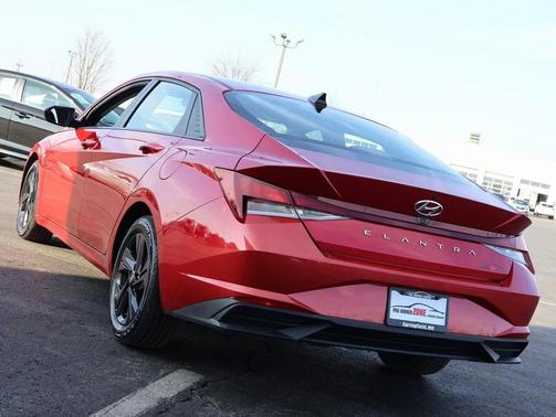 2021 Hyundai ELANTRA SEL