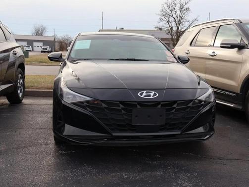 2023 Hyundai ELANTRA SEL