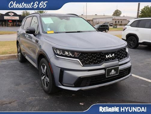 Everlasting Silver 2023 Kia Sorento S