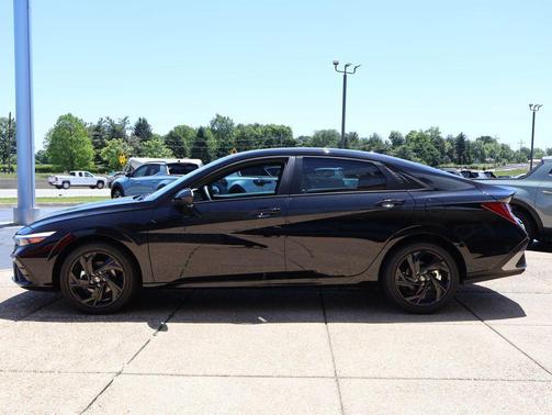 Abyss Black 2026 Hyundai ELANTRA HEV SEL Sport