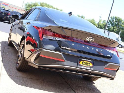 Abyss Black 2026 Hyundai ELANTRA HEV SEL Sport