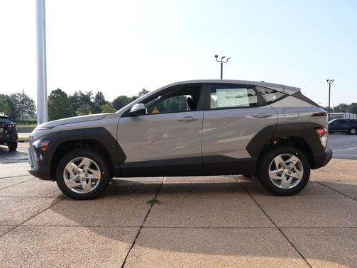 Cyber Gray 2027 Hyundai KONA SE