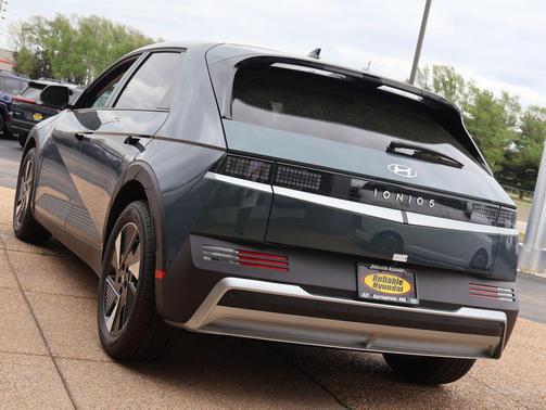 Digital Teal 2026 Hyundai IONIQ 5 SE