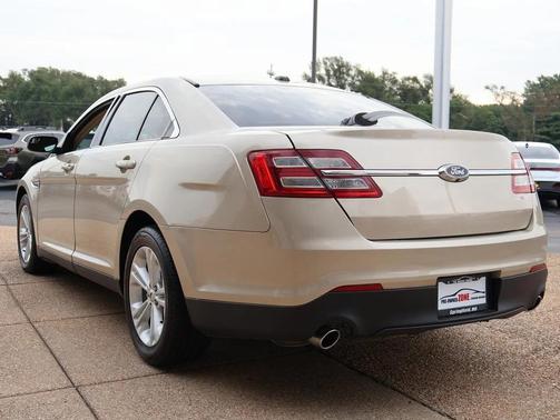 2018 Ford Taurus SE