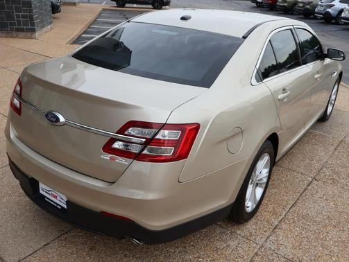 2018 Ford Taurus SE