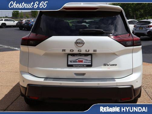 Everest White Pearl 2024 Nissan Rogue SV