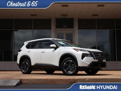 Everest White Pearl 2024 Nissan Rogue SV