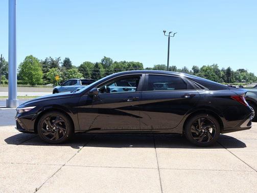 Abyss Black 2026 Hyundai ELANTRA Sport