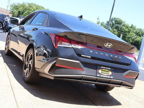 Abyss Black 2026 Hyundai ELANTRA Sport