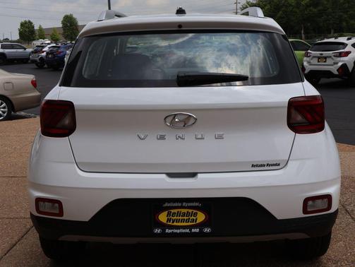 Lunar White 2026 Hyundai VENUE SEL