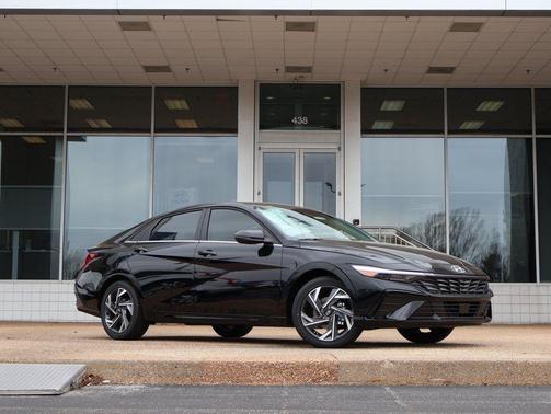 Abyss Black 2026 Hyundai ELANTRA Limited