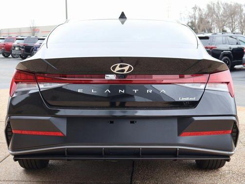 Abyss Black 2026 Hyundai ELANTRA Limited