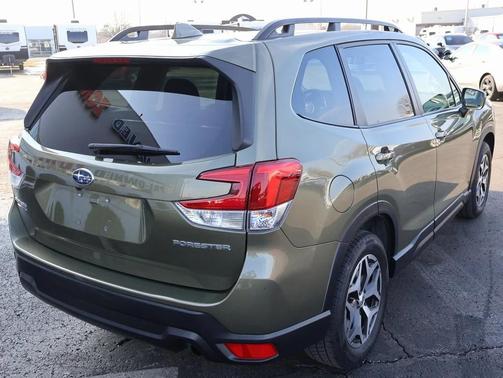 2022 Subaru Forester Premium