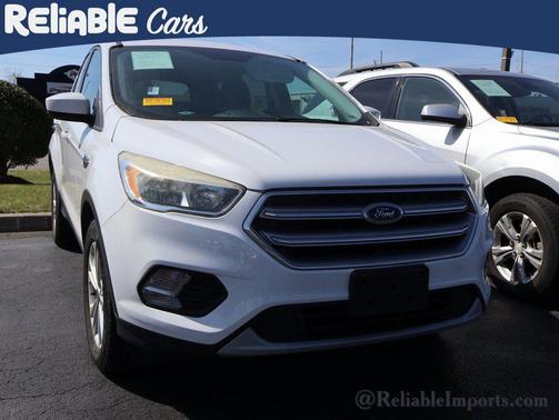 Oxford White 2017 Ford Escape SE