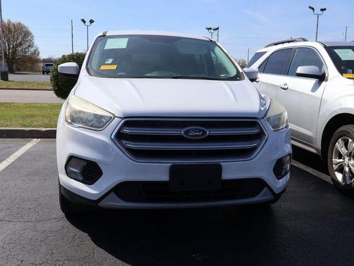 Oxford White 2017 Ford Escape SE