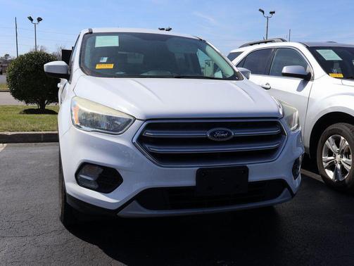 Oxford White 2017 Ford Escape SE