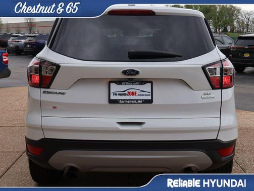 Oxford White 2017 Ford Escape SE