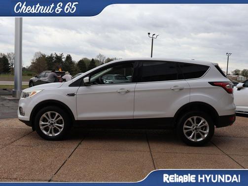 Oxford White 2017 Ford Escape SE