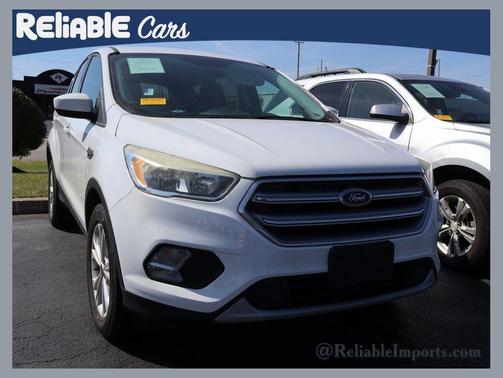 Oxford White 2017 Ford Escape SE
