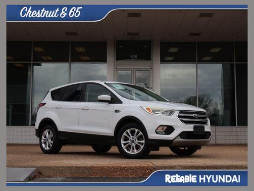 Oxford White 2017 Ford Escape SE