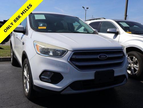 Oxford White 2017 Ford Escape SE