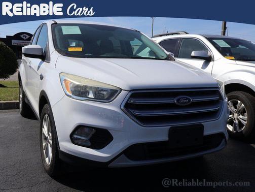 Oxford White 2017 Ford Escape SE