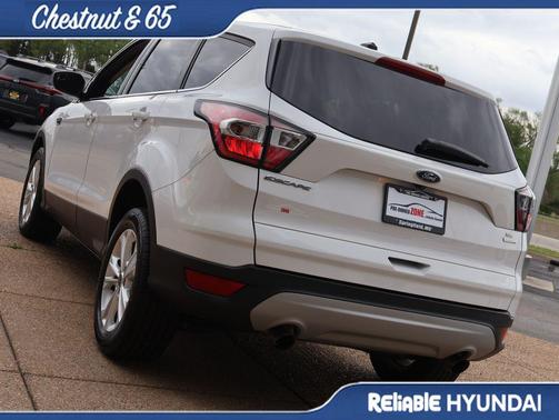 Oxford White 2017 Ford Escape SE
