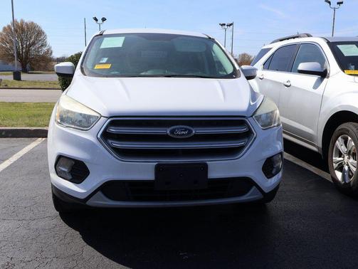 Oxford White 2017 Ford Escape SE