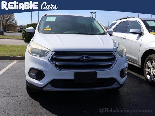 Oxford White 2017 Ford Escape SE