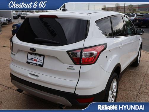 Oxford White 2017 Ford Escape SE